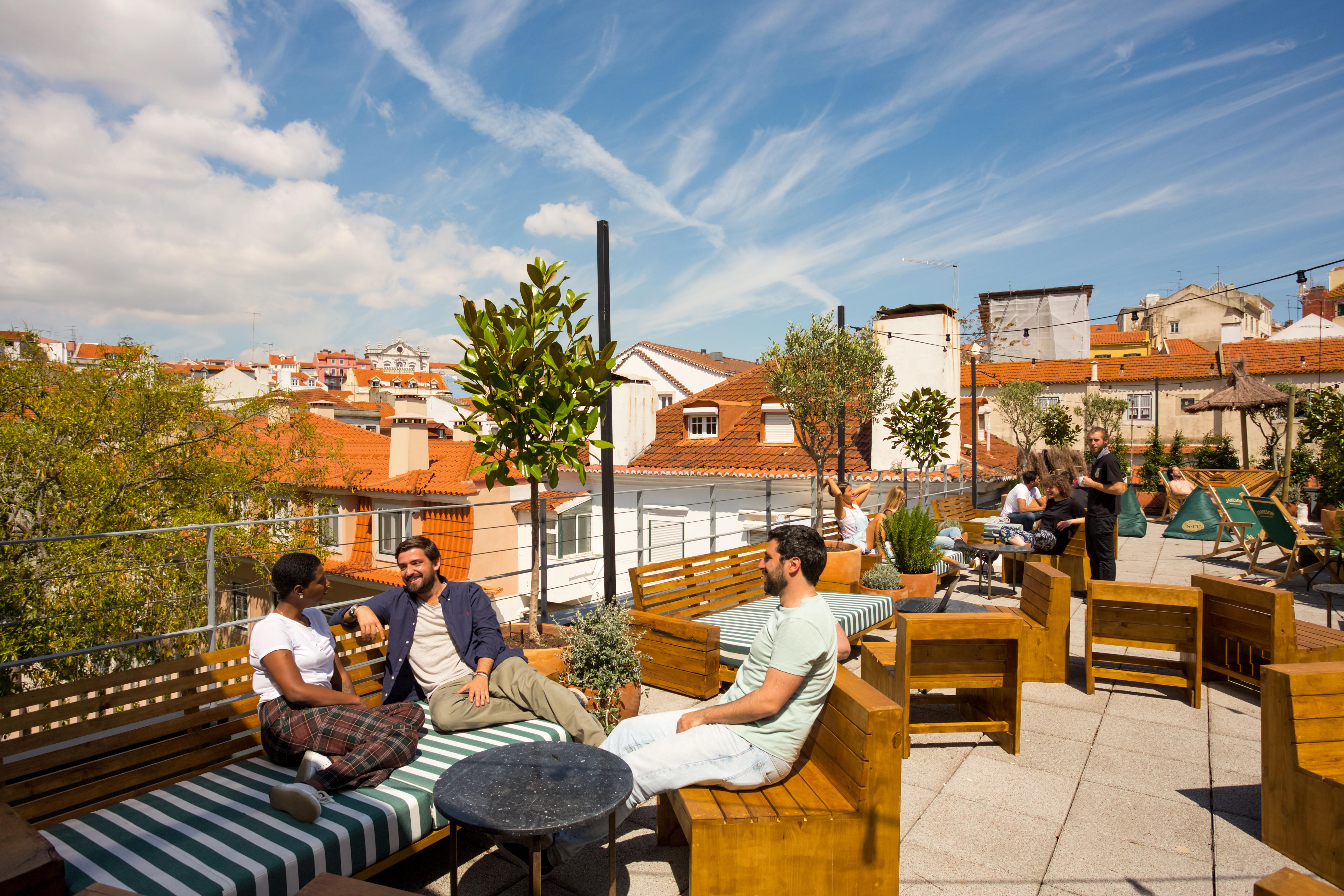 Selina Secret Garden Lisbon Hostel Exterior photo